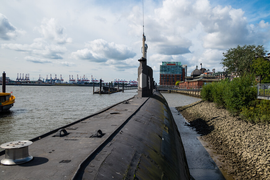 Советская подводная лодка в порту Гамбурга