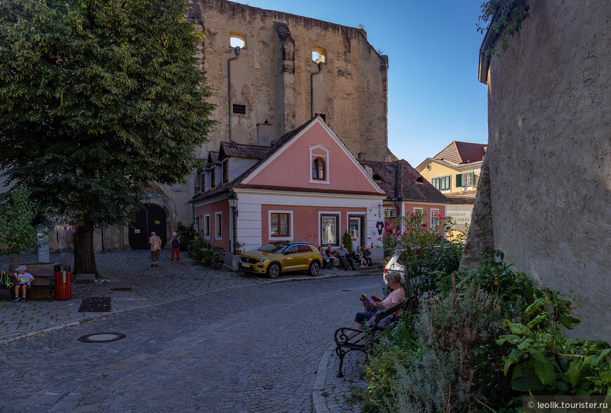 Стена монастыря Клариссок.
