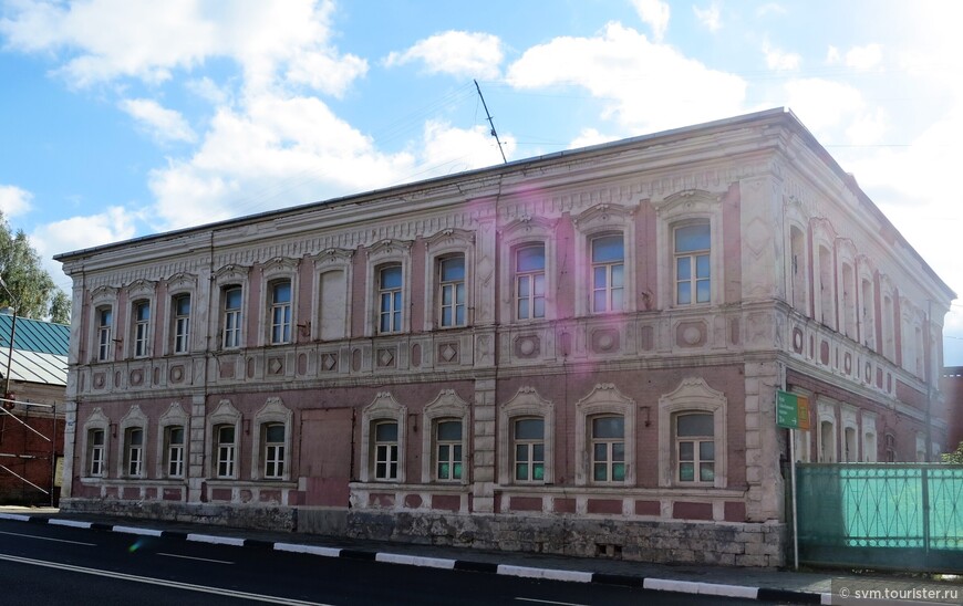 Главный дом городской усадьбы потомственного почетного гражданина Мокеева,построенной в 19-м веке. 