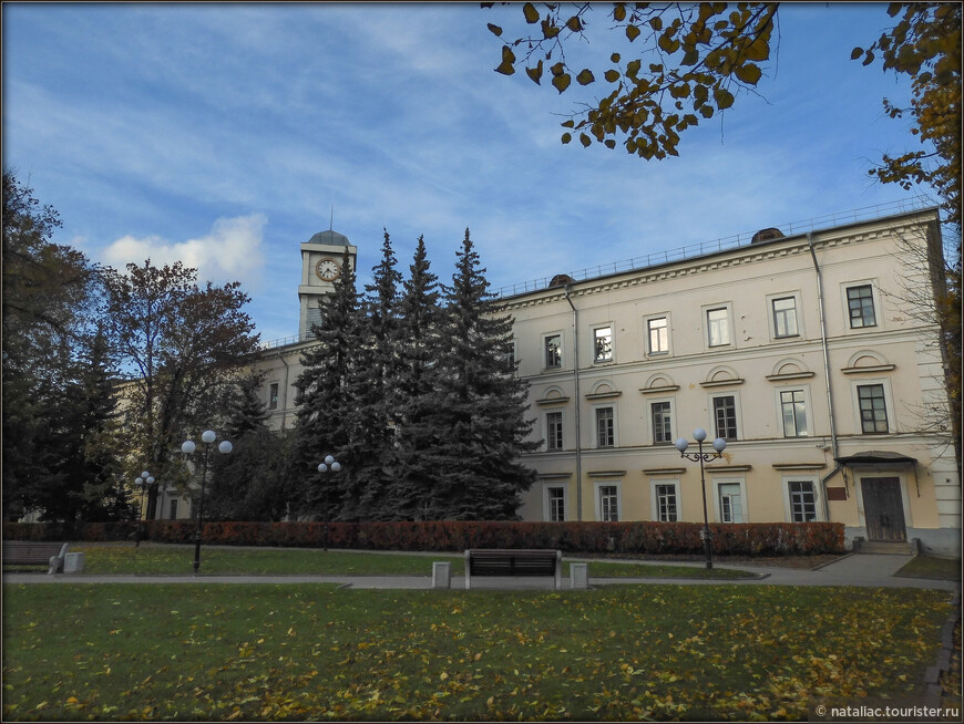 В 1882—1917 годах здание занимал Псковский кадетский корпус.