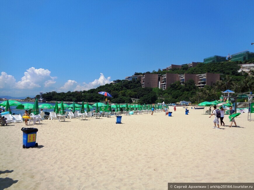 Отличный пляж Сяомэйша в мегаполисе Шеньчжэня в Южном Китае