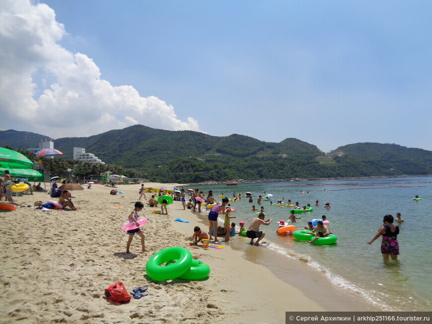 Отличный пляж Сяомэйша в мегаполисе Шеньчжэня в Южном Китае