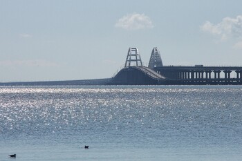 Крымский мост закрыли из-за непогоды
