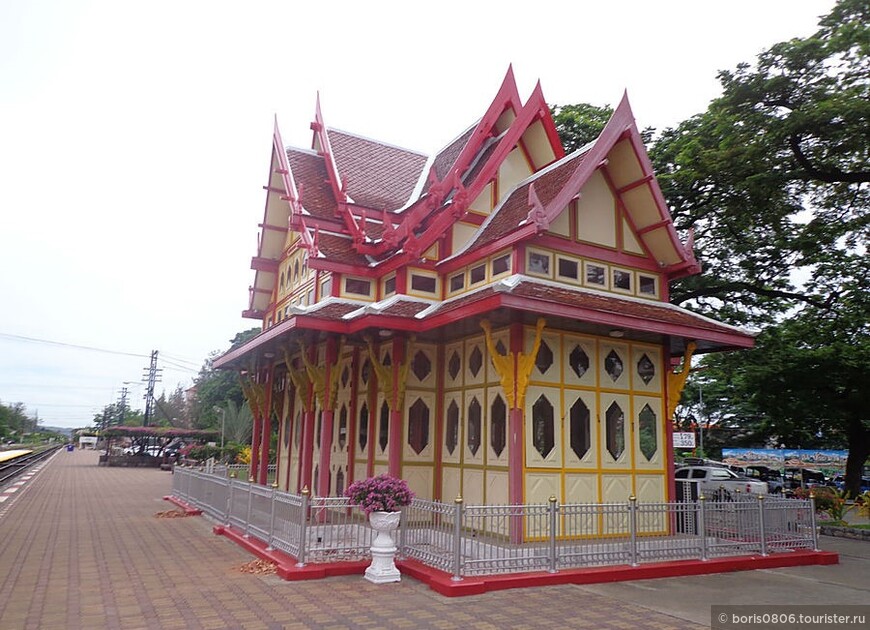 Вокзал полезный для тайцев и иностранцев