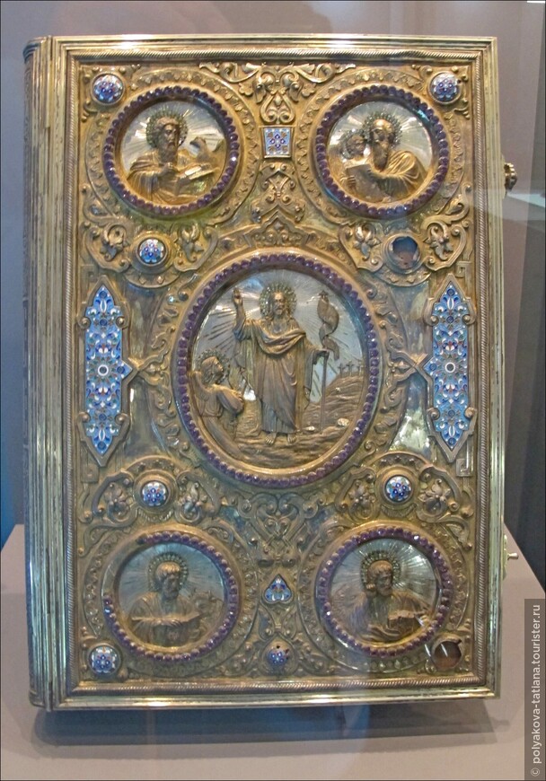 Евангелие в серебряном окладе 1892 год Оклад выполнен в пермской мастерской  Г.И. Харитонова в 1902 году Вклад в Вильгортскую церковь купца Д.Е. Ржевина