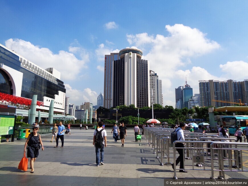 Железнодорожный вокзал Луоху в Шэньчжэни (Китай) — там, где можно перейти пешком в Гонконг