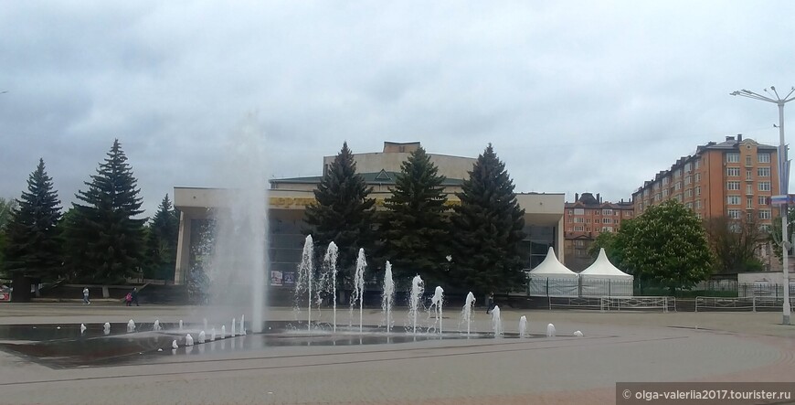  Ессентуки . Музыкальный фонтан на площади перед Концертным залом им.Ф.Шаляпина. 