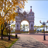Вот, например, Триумфальная арка. Она была была построена в 1891 году, разрушена в советское время, и воссоздана в 2000-х годах.