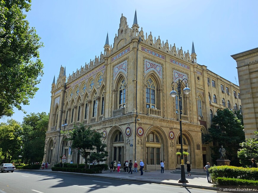 Здание Мусульманского благотворительного общества «Исмаилие» было построено по заказу миллионера Мусы Нагиева в память об умершем от туберкулёза сыне Исмаиле (отсюда и его название).