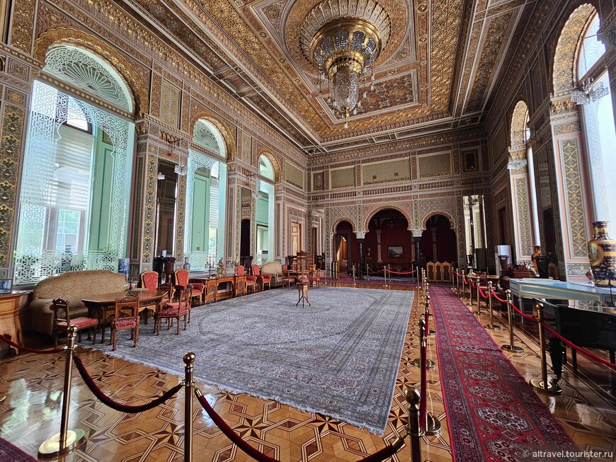 Зал в восточном стиле - самое роскошное помещение во дворце Тагиева. 