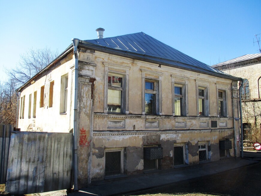 Уральская, 6 - дом купца Всехвального, сейчас краеведческая библиотека