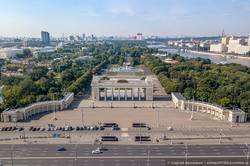 Один день в Москве. От храма Христа Спасителя до Центрального парка культуры 