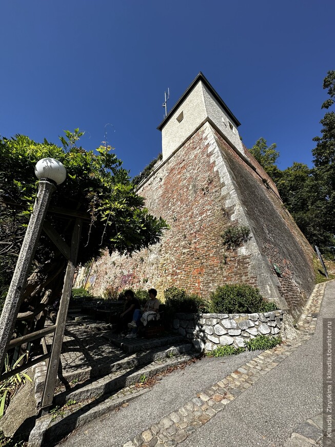 Канатная дорога, железная дорога в скале и «домашняя»  гора Граца — Шлоссберг