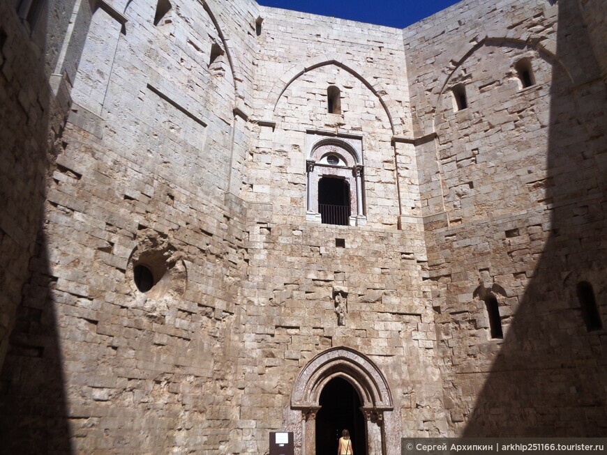 Средневековый замок Кастель-дель-Монте — объект Всемирного наследия ЮНЕСКО в Южной Италии