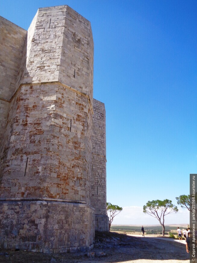 Средневековый замок Кастель-дель-Монте — объект Всемирного наследия ЮНЕСКО в Южной Италии