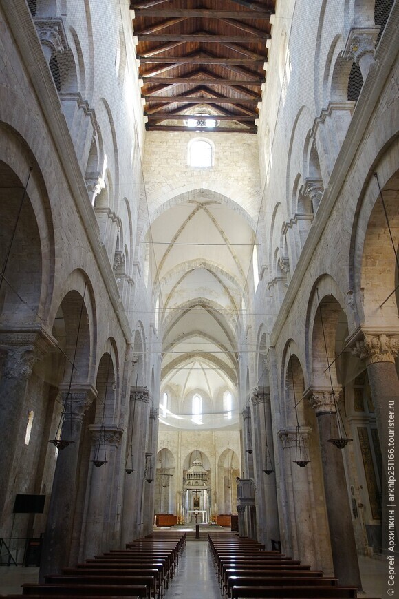 Средневековый Кафедральный собор в Барлетте на юге Италии — шедевр Апулии