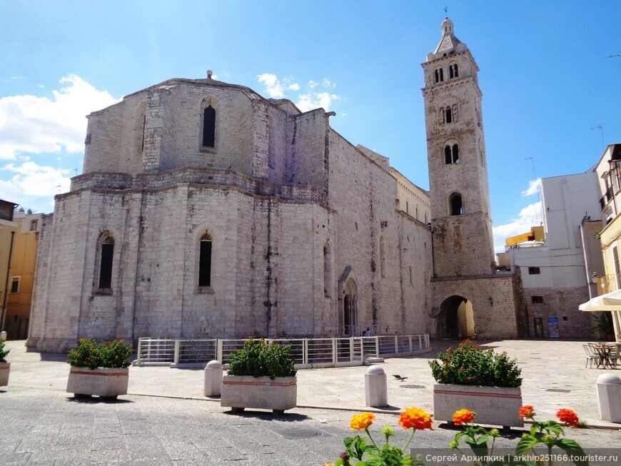Средневековый Кафедральный собор в Барлетте на юге Италии — шедевр Апулии