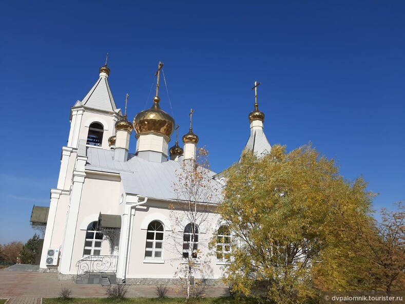 Второй по величине храм монастыря - в честь Архистратига Божия Михаила. 