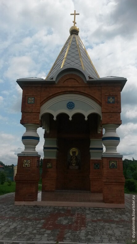 Еще один вид часовни Неупиваемая Чаша. Освящена была митрополитом Владимиром на его пребывании на Хабаровской кафедре - ныне владыкой Владивостоксим и Приморским.