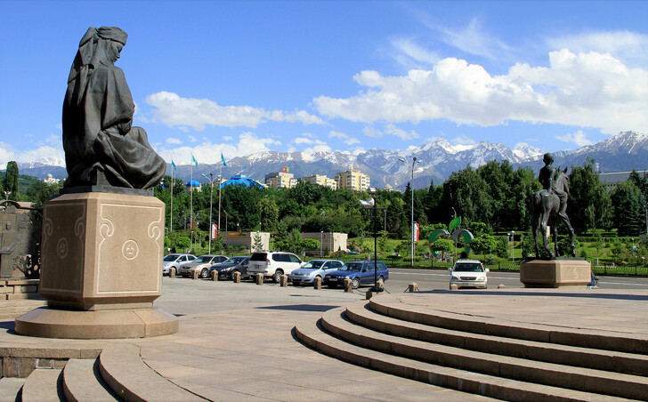 Монумент Независимости Казахстана. Скульптуры
