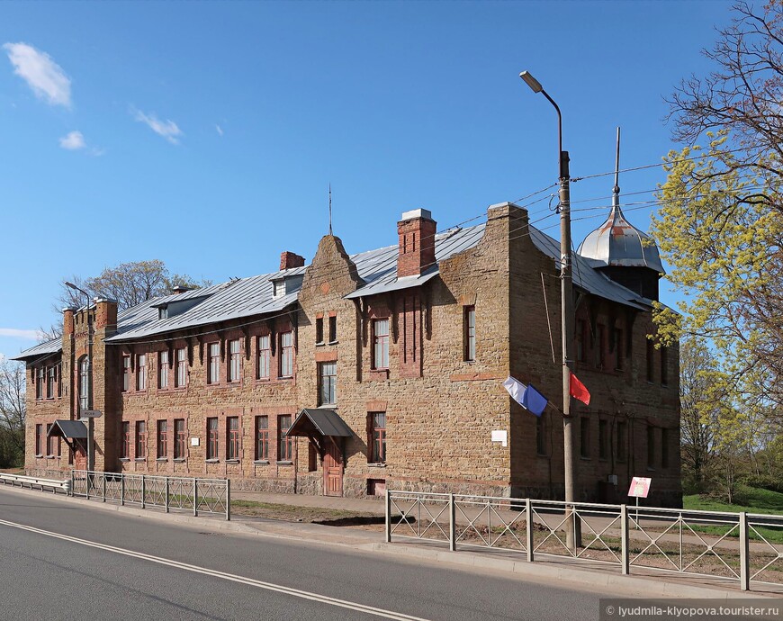 Кингисеппский краеведческий музей, здание бывшего Коммерческого училища