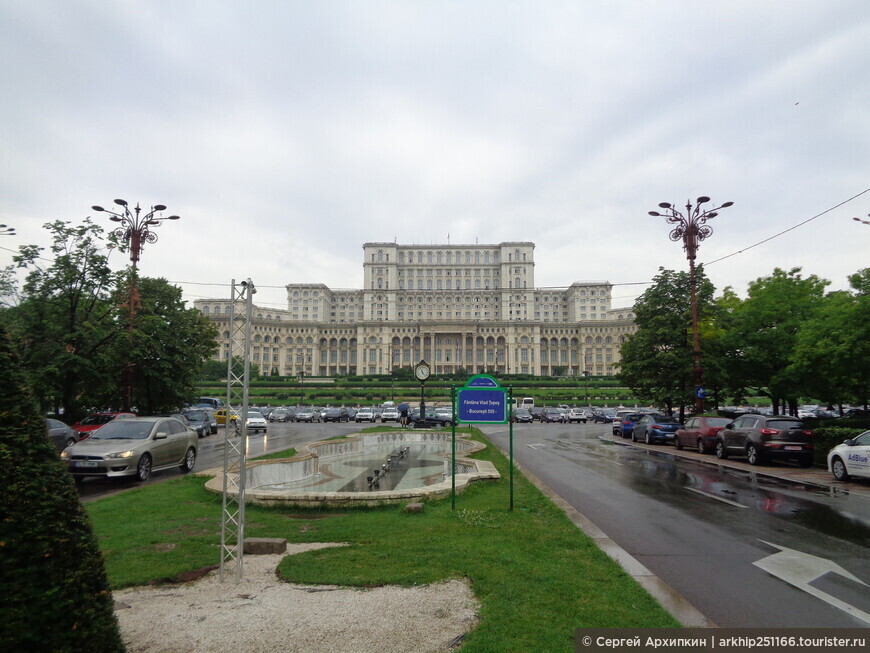 Дворец Парламента в Бухаресте — самое большое здание в Европе