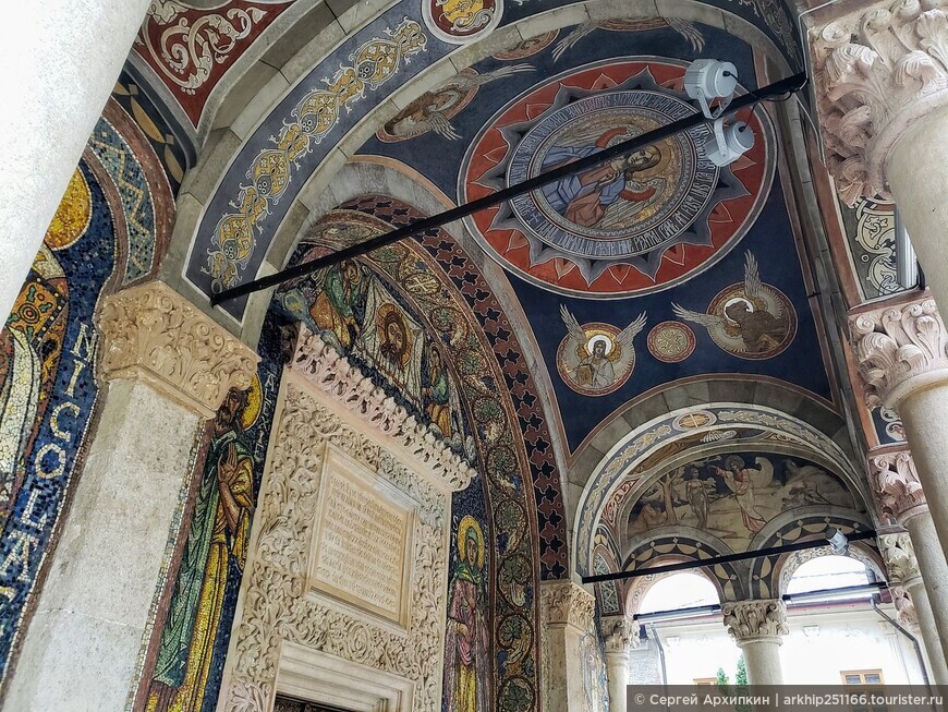 Красивый православный монастырь Антим (18 века) в сам сердце Бухареста