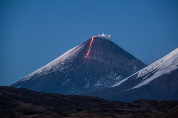 Вулкан Ключевской на Камчатке выбросил пепел на высоту 5 км 