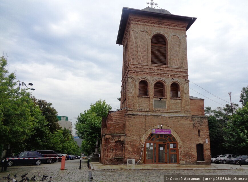 Патриарший собор Святого Константина и Елены на холме Патриархии — главный собор Бухареста