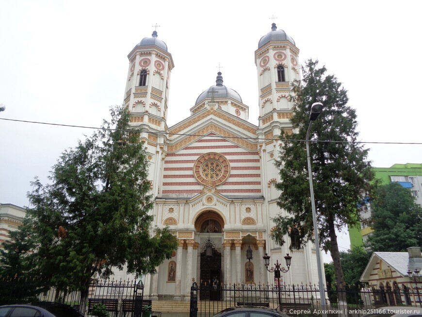Величественная православная церковь Святого Спиридона в Бухаресте в готическом стиле