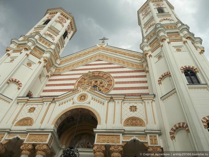 Величественная православная церковь Святого Спиридона в Бухаресте в готическом стиле