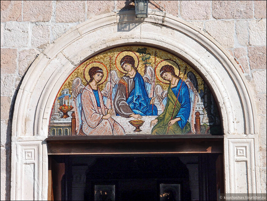 Выложенная мозаикой Троица Андрея Рублёва, храм Святой Троицы, Старая Будва