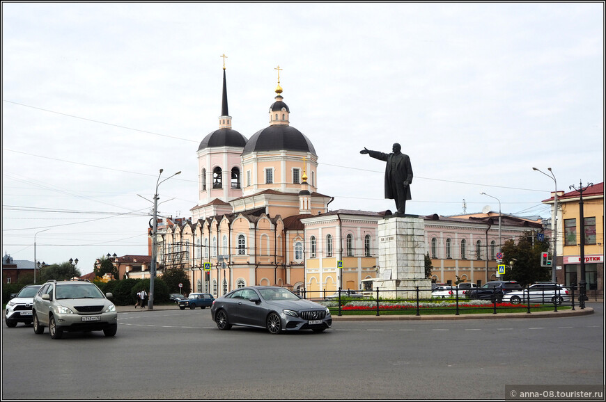 Площадь Ленина и Богоявленский кафедральный собор.
