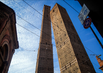 Падающую башню в Болонье закрыли для посетителей 