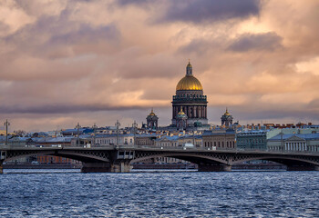 В Петербурге украли более 90 млн рублей, выделенных на развитие туризма 