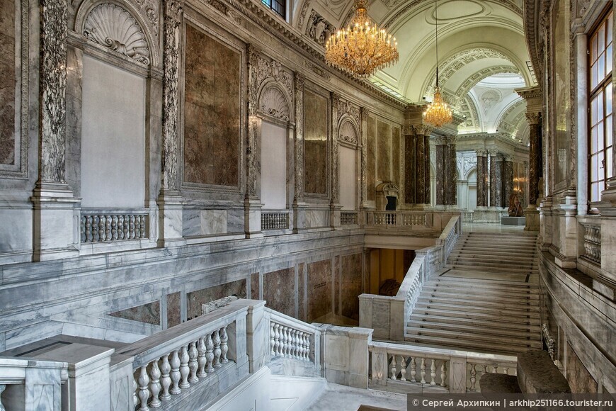 Мраморный дворец в Санкт-Петербурге — шедевр архитектора Ринальди в 18 веке