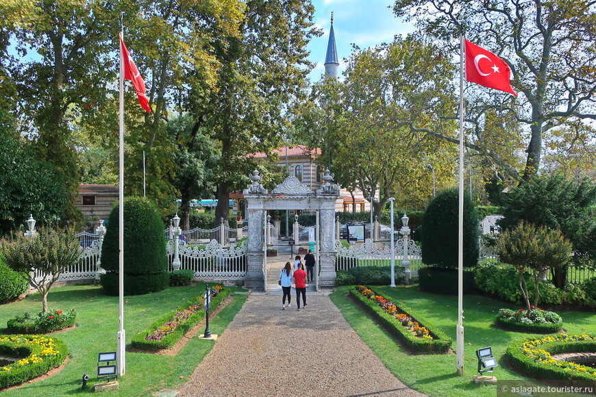 Кючюксу — стамбульский дворец из Бондианы  
