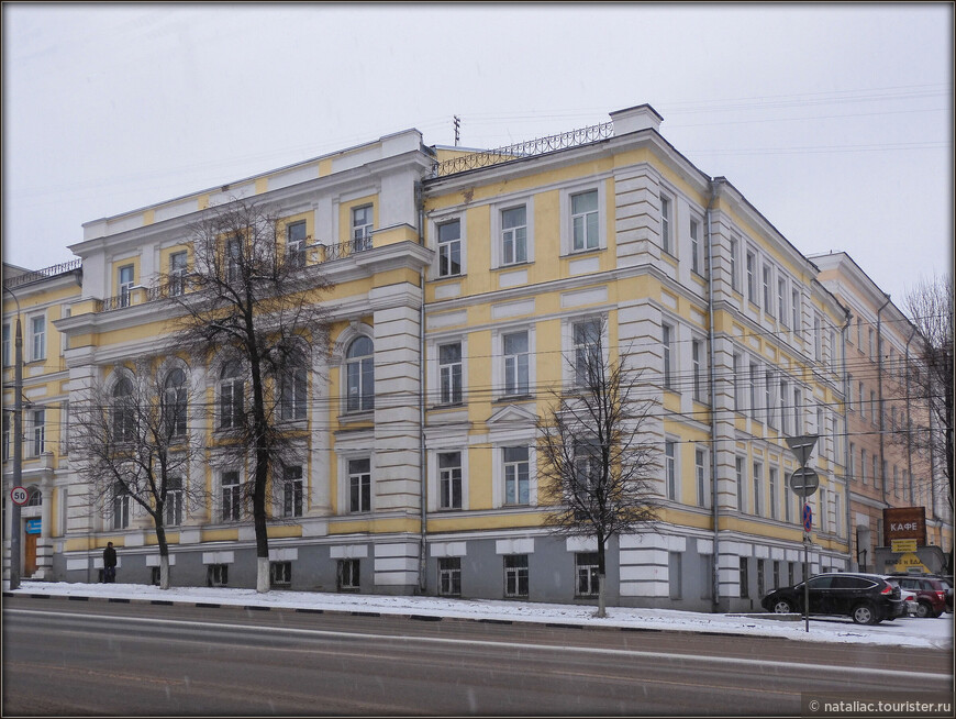 Проспект Ленина, №38 -  Тульское отделение Государственного банка России, дата постройки -1905 год. Автор архитектор С.М. Серебровский.
