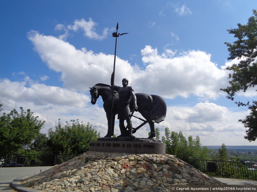 Памятник Первопоселенцу — культовый памятник Пензы