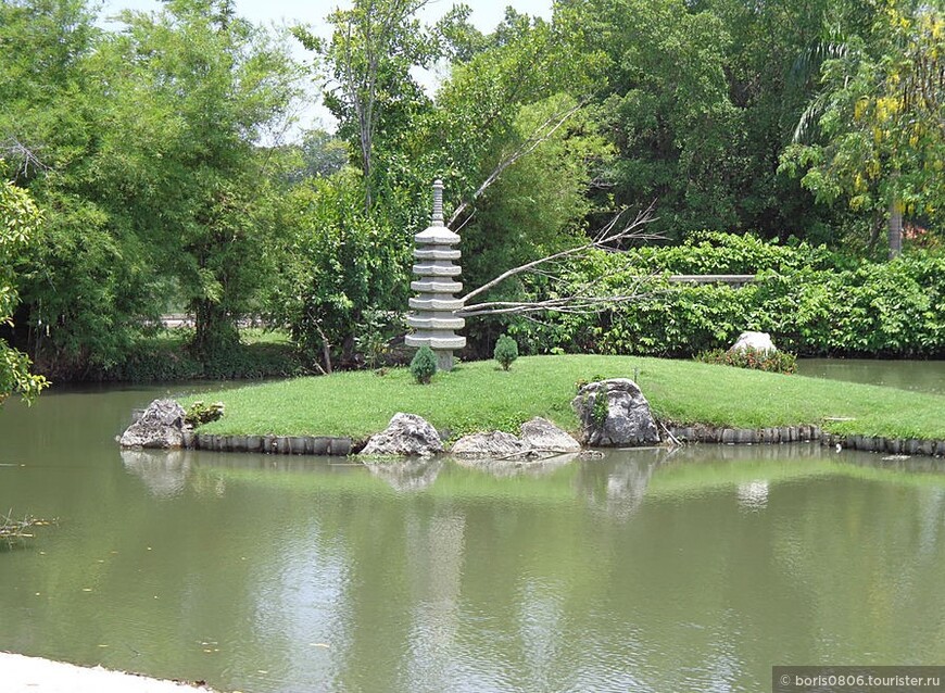 Парк с интересными объектами и фонтанами