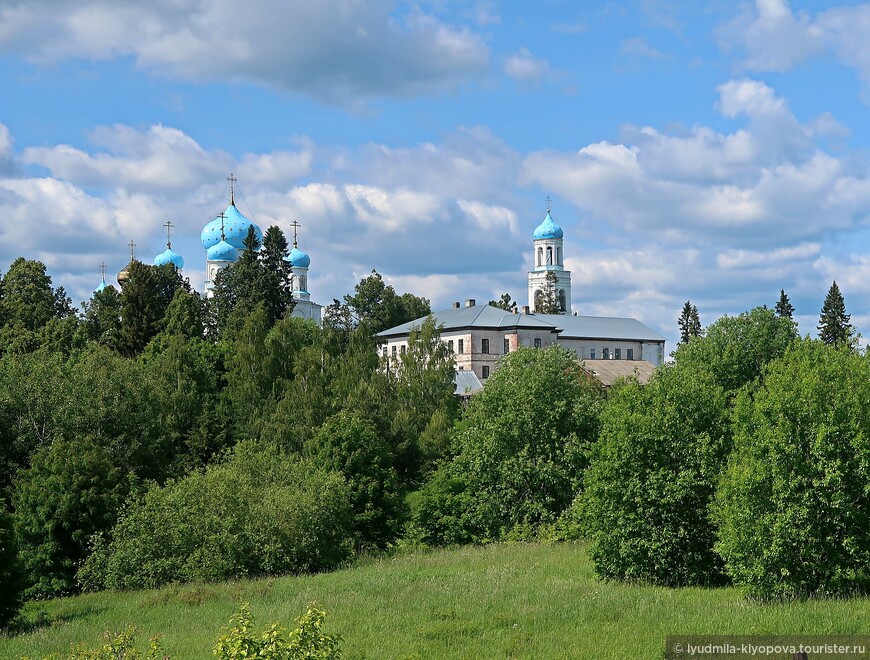 Авраамиев Городецкий монастырь. Вид со стороны Чухломского 
озера
