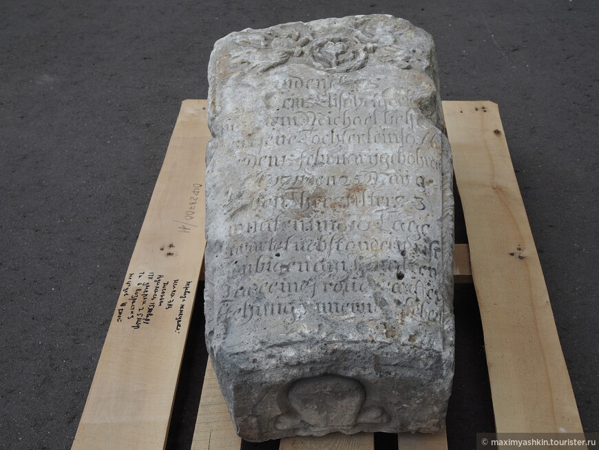 Микаэль доченька родилась 15 января 1711 года, умерла 25 марта в возрасте 3 месяцев и 10 дней (на немецком)