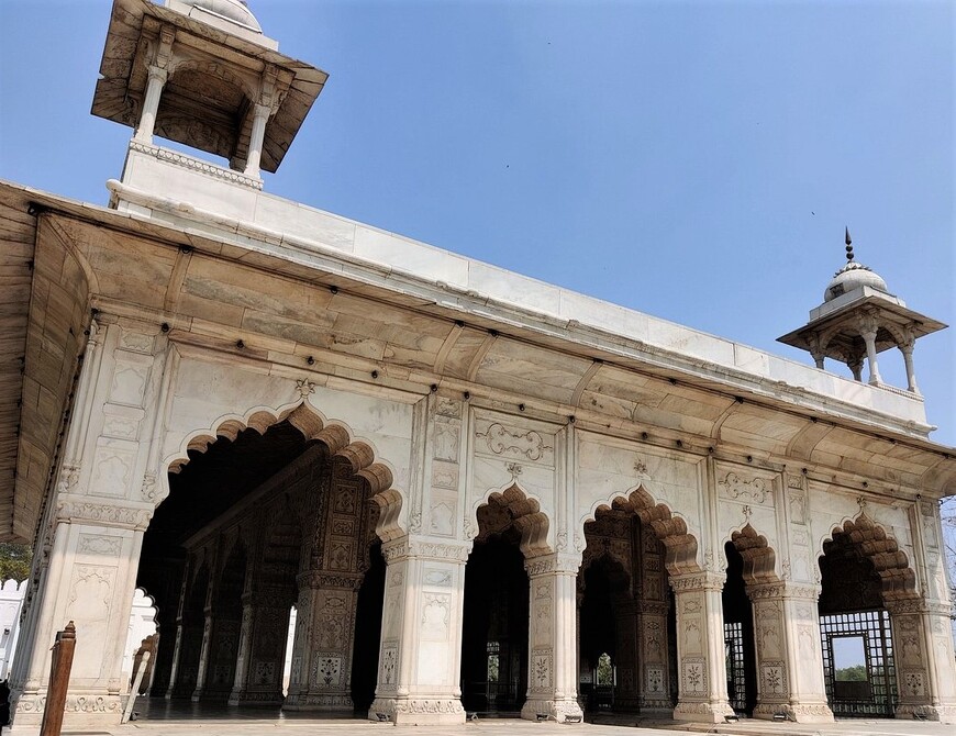 Диван-и-Ам — Парадный зал императоров Великих Моголов в Дели