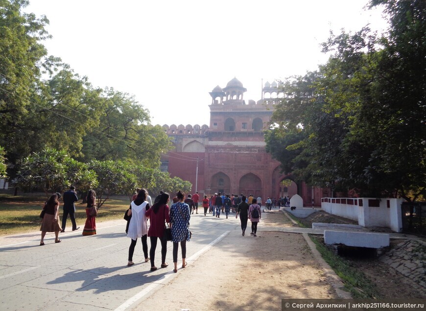 Делийские ворота (17 века) в Красном форте в Дели