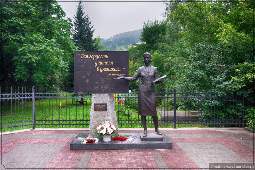 Памятник «Первому учителю». Скульптор Арчын Баданов