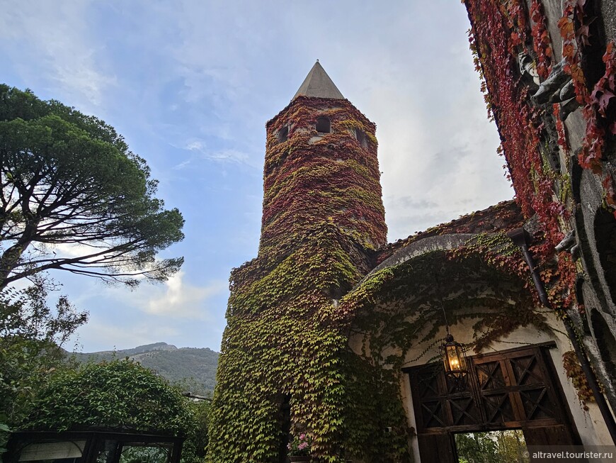 Вилла Чимброне в Равелло (недалеко от Амальфи) - одно из немногих мест с осенней тональностью.