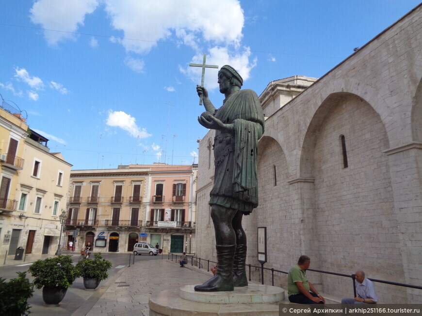 Огромная античная римская  скульптура - Колосс Барлетты на юге Италии
