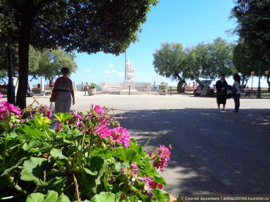 Приморский парк — Вилла Комунале в Трани (Апулия) на берегу Адриатического моря