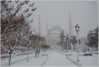 В Стамбуле прошёл первый с 2006 года снегопад в ноябре