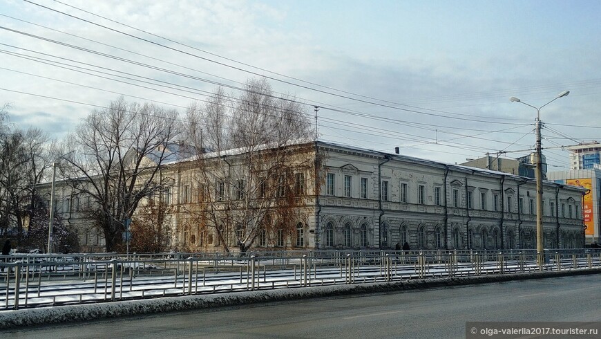  Здание бывшего Горного училища.